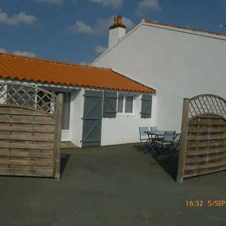 2 Pers Avec Terrasse Privative Et Proche Velo Rail - Fr-1-426-466 *