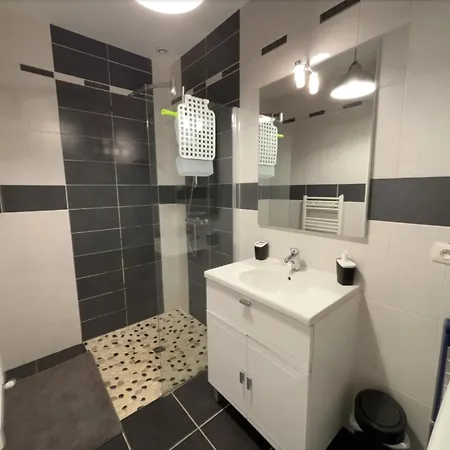 2 Pers Avec Terrasse Privative Et Proche Velo Rail - Fr-1-426-466 *